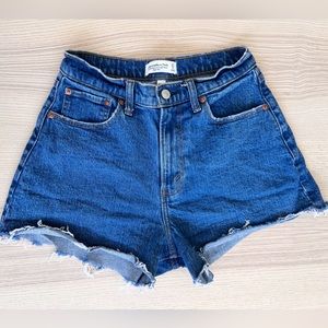 Abercrombie curve love 90s relaxed cutoff short - high rise